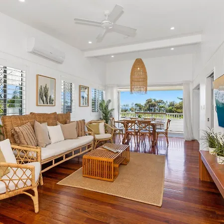 Oceanfront Beach House On Marine Parade Kingscliff Exterior photo